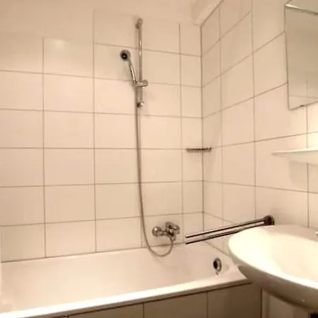 Modernly Refurbished Flat Near Friesenplatz Daire