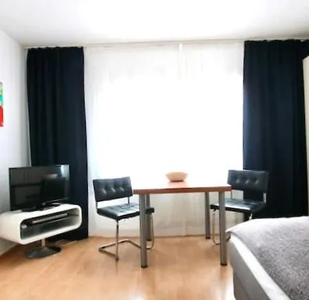 Modernly Refurbished Flat Near Friesenplatz *
