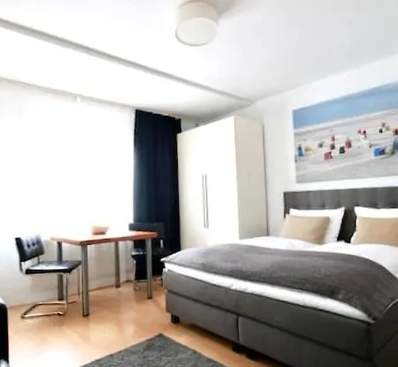 Modernly Refurbished Flat Near Friesenplatz